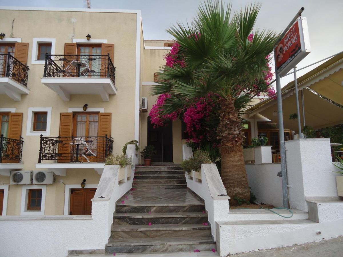 Hotel Sweetmemory à Agia Marina  Extérieur photo