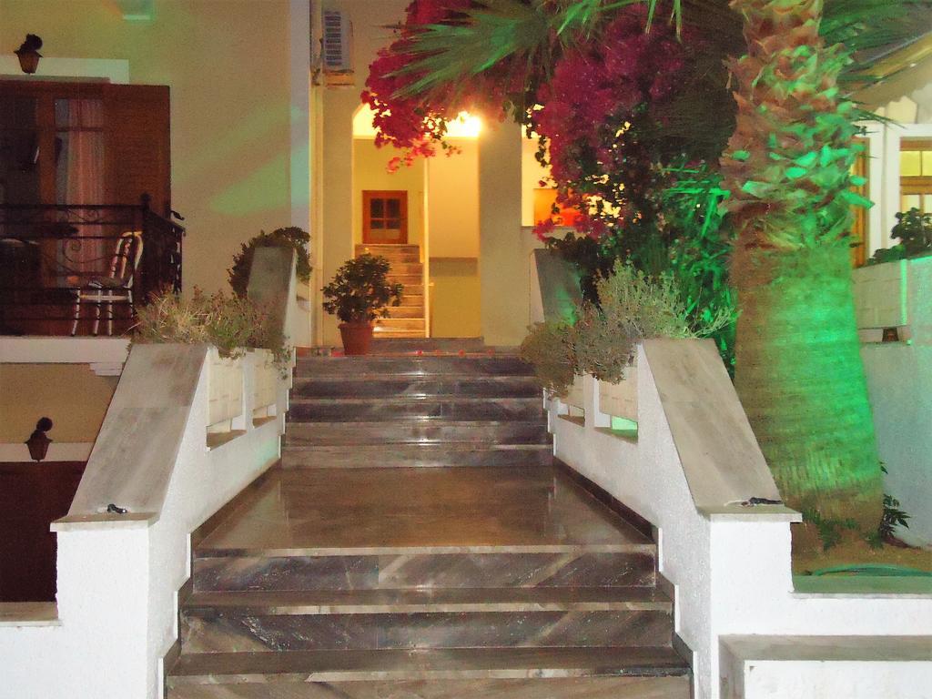 Hotel Sweetmemory à Agia Marina  Extérieur photo